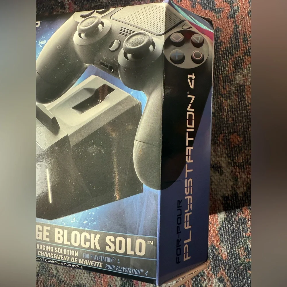 Charge Block Solo for PlayStation 4‎ or XBOX One - Black - New in Box and Sealed